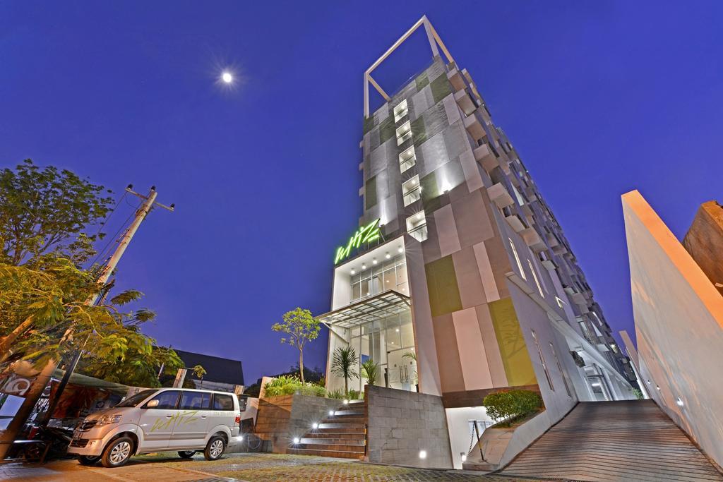 Whiz Hotel Pemuda Semarang Exteriör bild